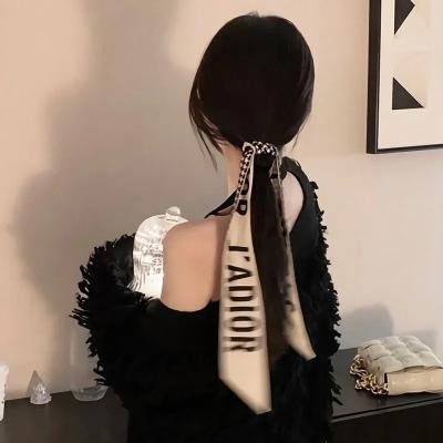 春泥溅花红